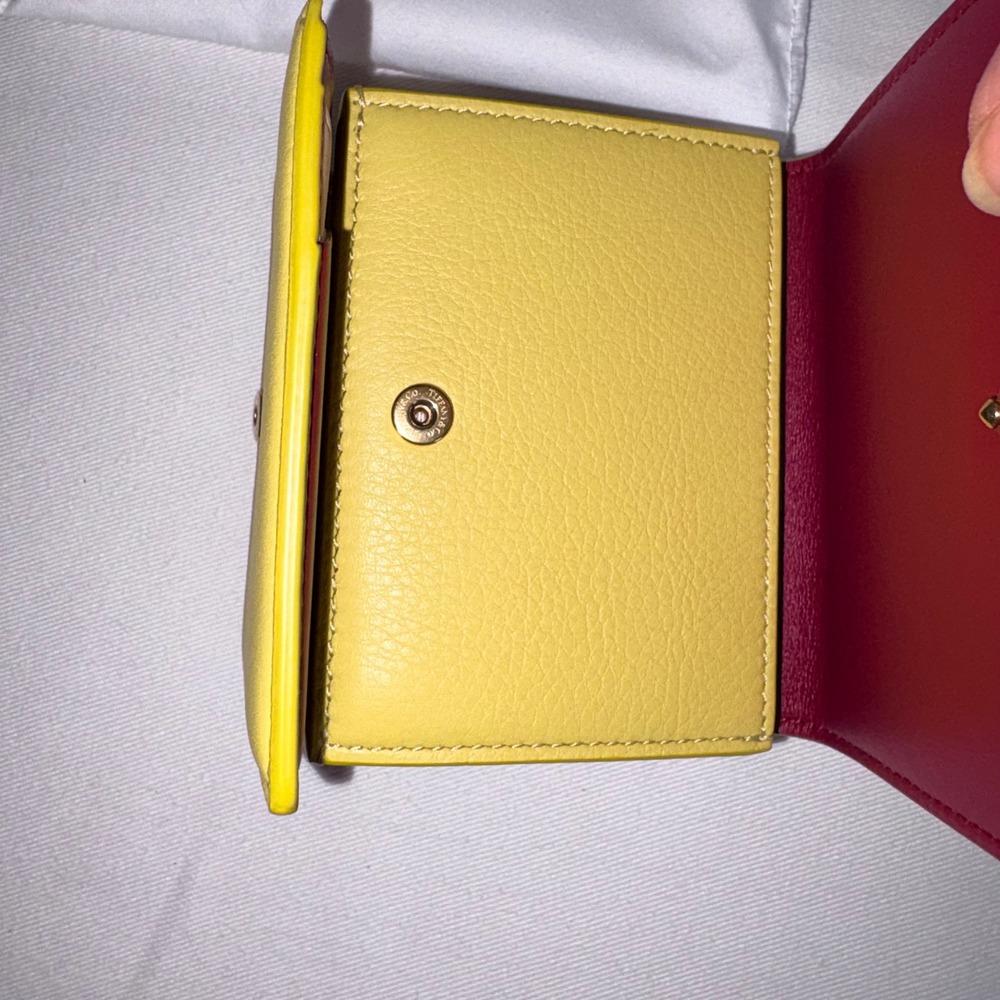 Tiffany & Co Trifold Wallet Yellow New Pebbled Leather T Logo Gold Hardware - Picture 8 of 11